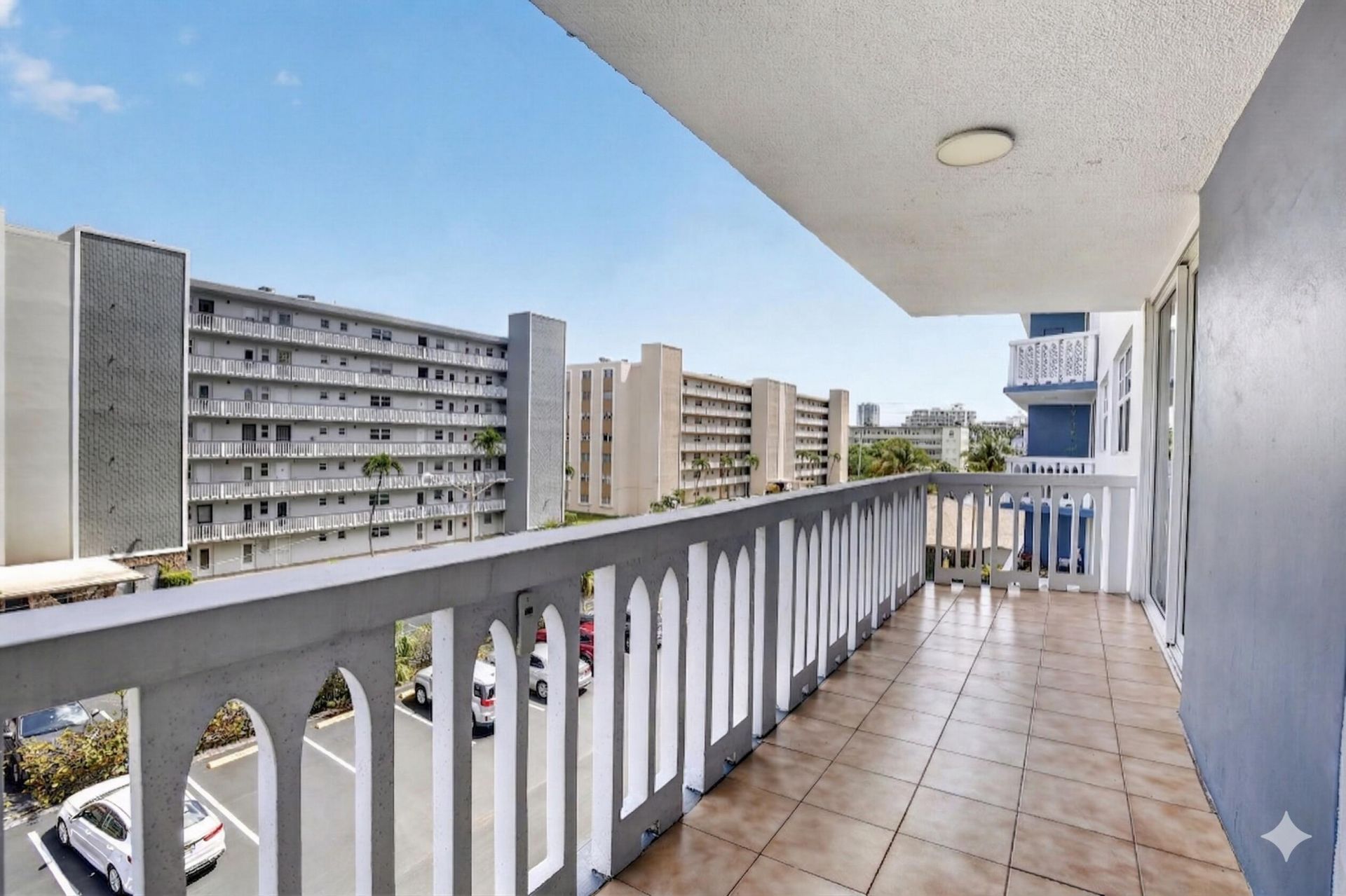 400 NE 12th Avenue, Unit 405, Hallandale Beach, FL 33009 Photo