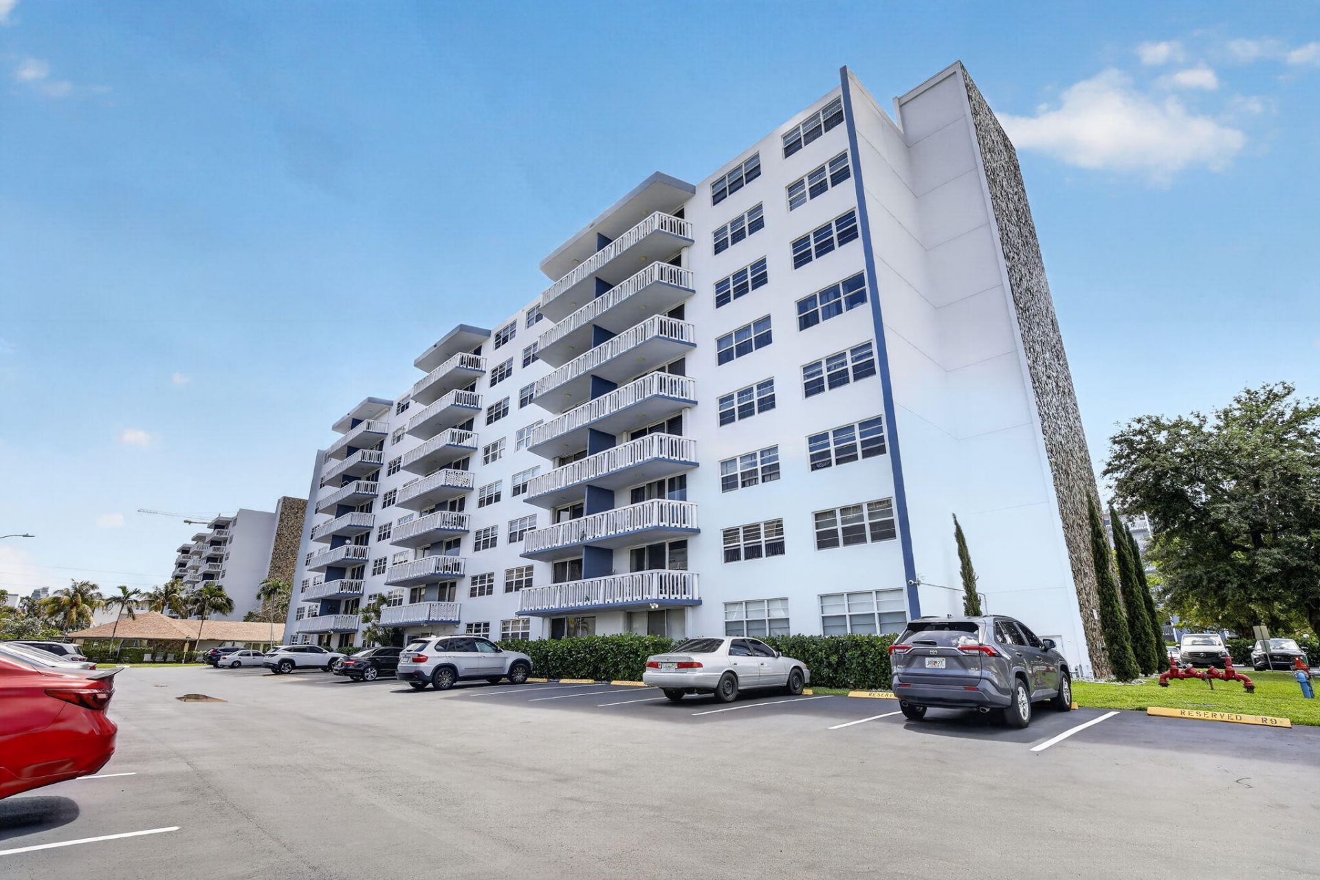 400 NE 12th Avenue, Unit 405, Hallandale Beach, FL 33009 Photo
