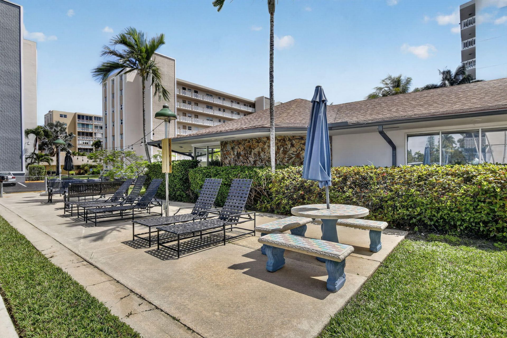 400 NE 12th Avenue, Unit 405, Hallandale Beach, FL 33009 Photo