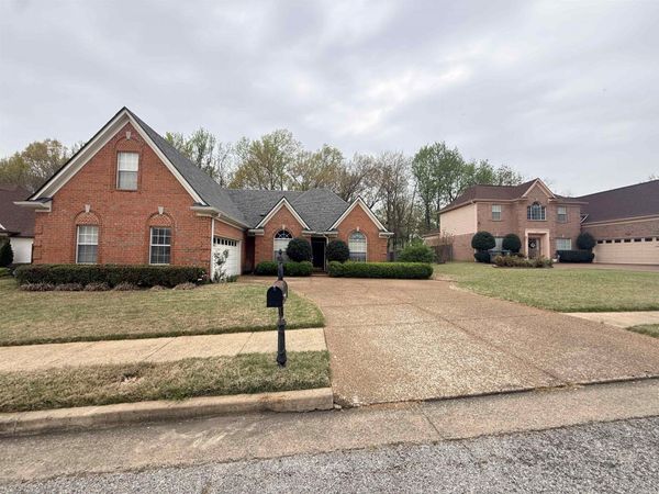 607 WESLEY WOODS DR, Memphis, TN 38018
