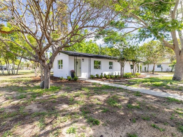 1201 SHERMAN AVENUE , TAVARES, FL 32778