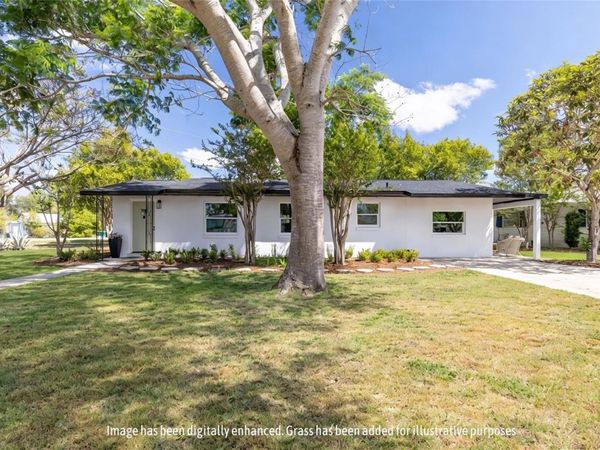 1201 SHERMAN AVENUE, TAVARES, FL 32778