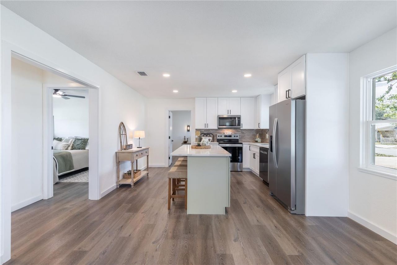 1201 Sherman Avenue , Tavares, FL 32778 Photo