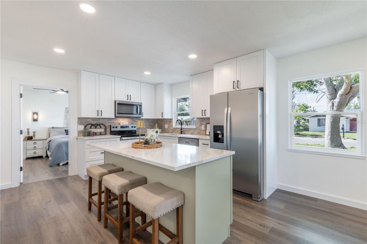 1201 Sherman Avenue , Tavares, FL 32778 Photo