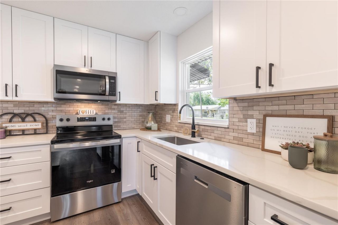 1201 Sherman Avenue , Tavares, FL 32778 Photo