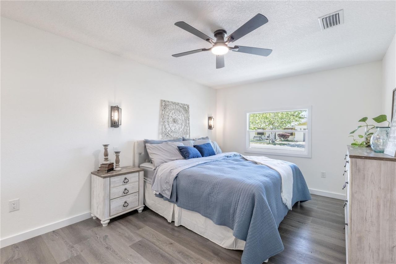 1201 Sherman Avenue , Tavares, FL 32778 Photo