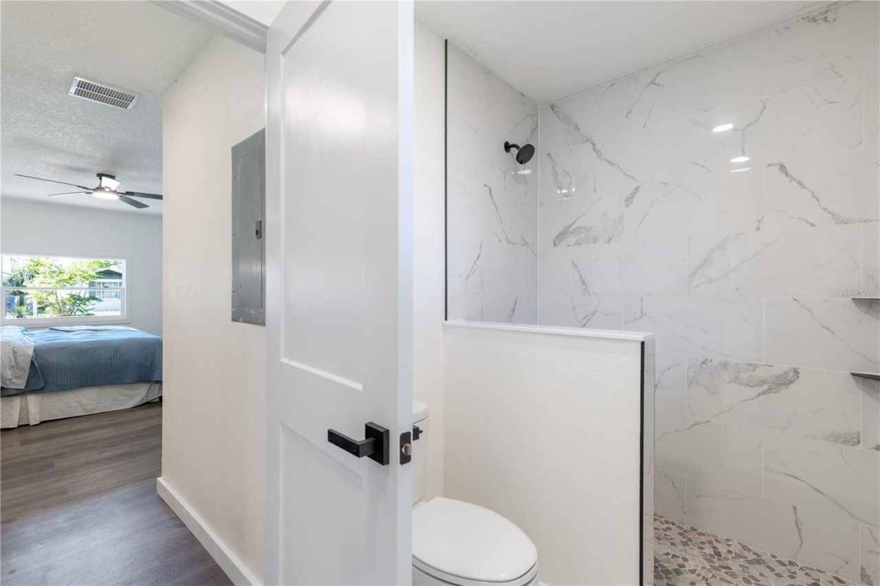 1201 Sherman Avenue , Tavares, FL 32778 Photo