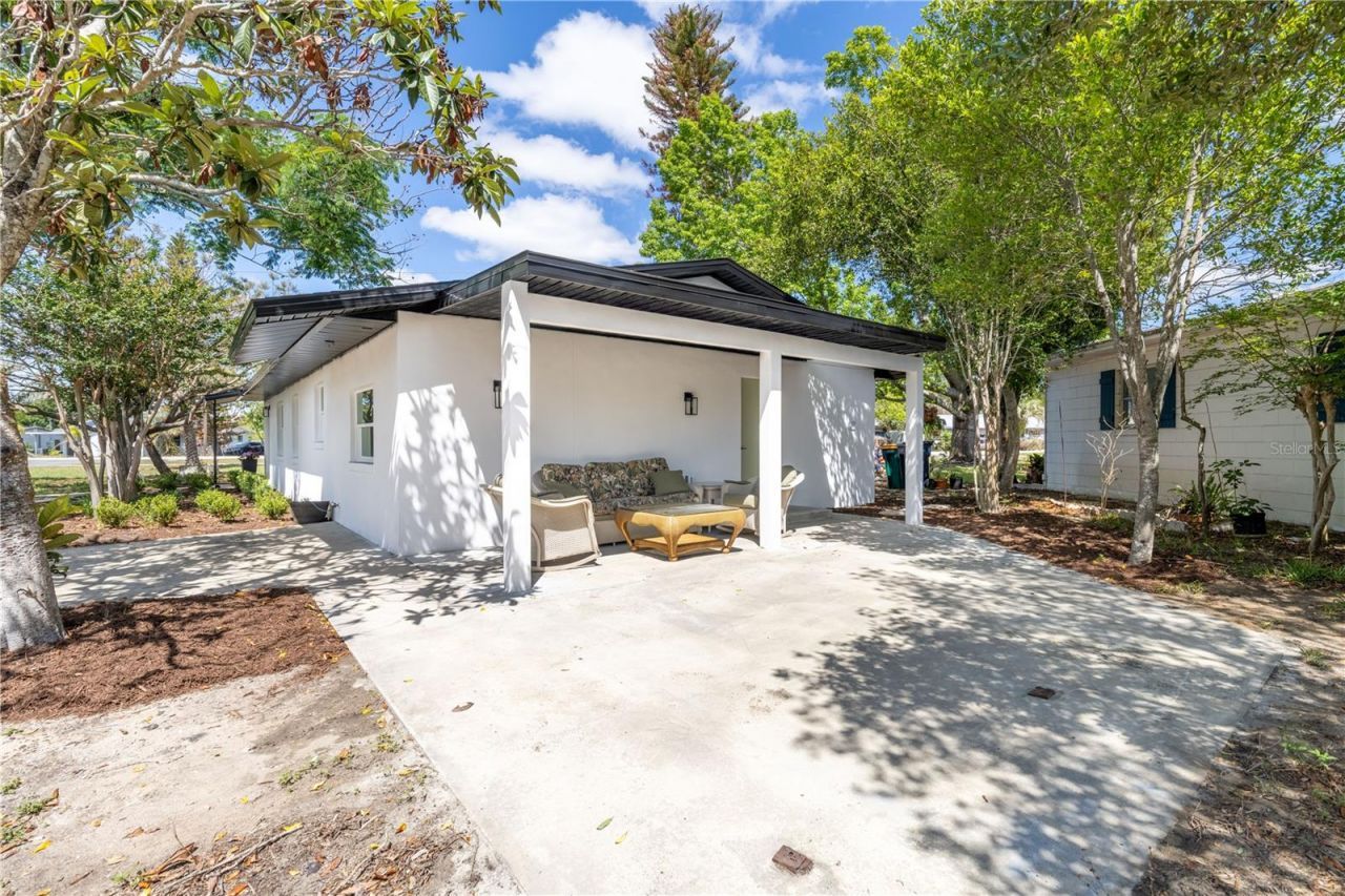 1201 Sherman Avenue , Tavares, FL 32778 Photo