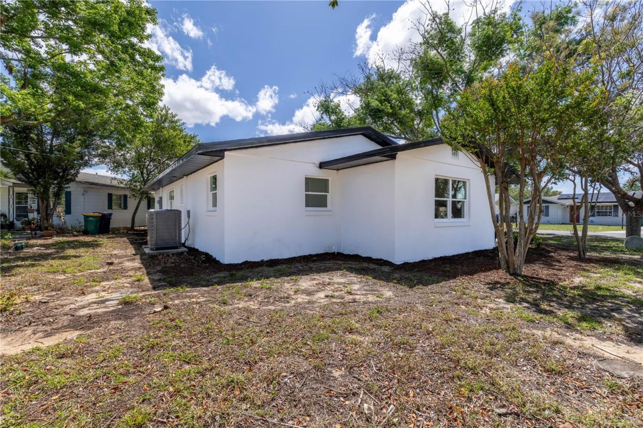 1201 Sherman Avenue , Tavares, FL 32778 Photo