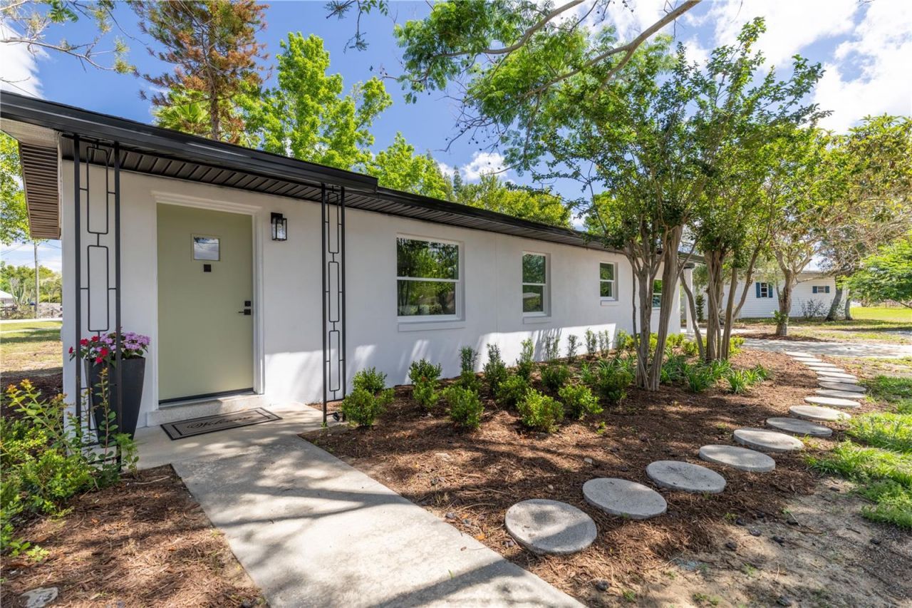 1201 Sherman Avenue , Tavares, FL 32778 Photo