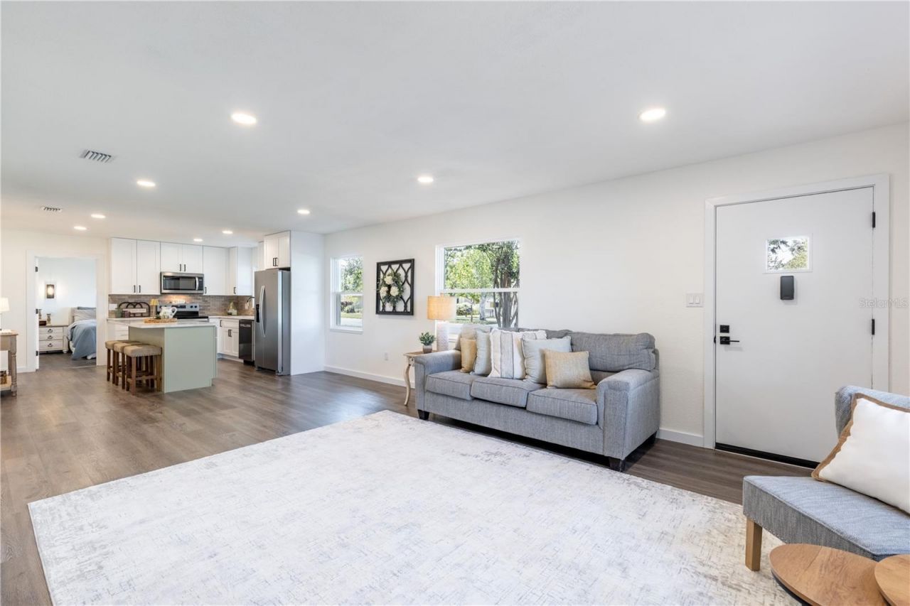 1201 Sherman Avenue , Tavares, FL 32778 Photo