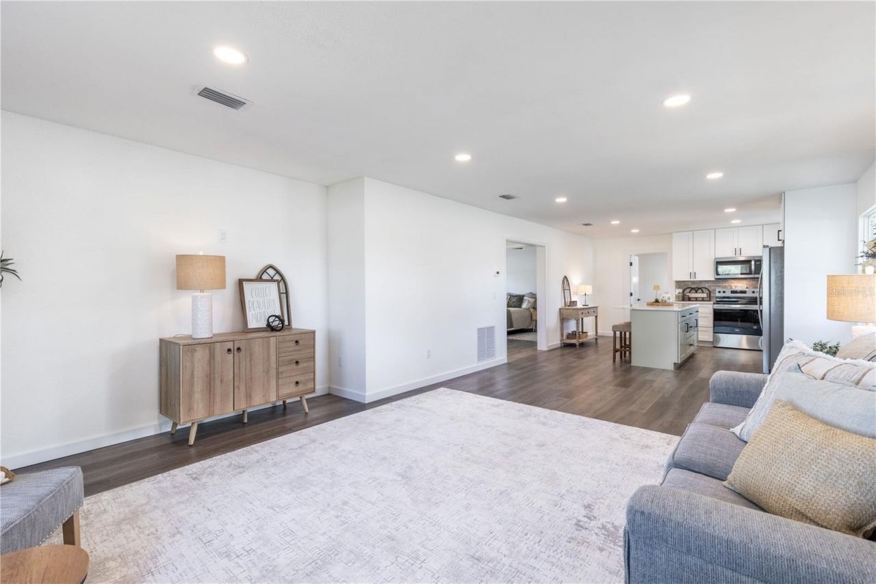 1201 Sherman Avenue , Tavares, FL 32778 Photo