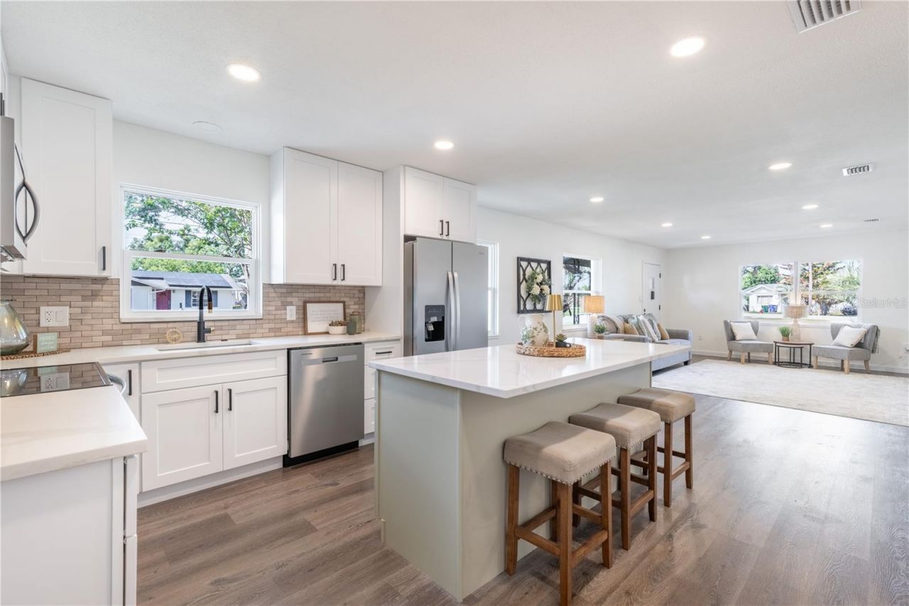 1201 Sherman Avenue , Tavares, FL 32778 Photo