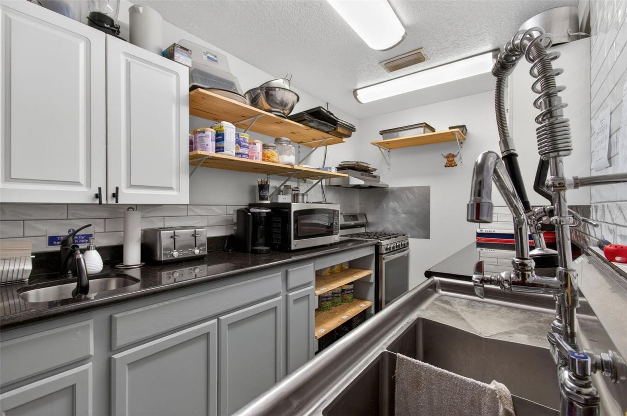 951 E Hathaway Avenue , Bronson, FL 32621 Photo