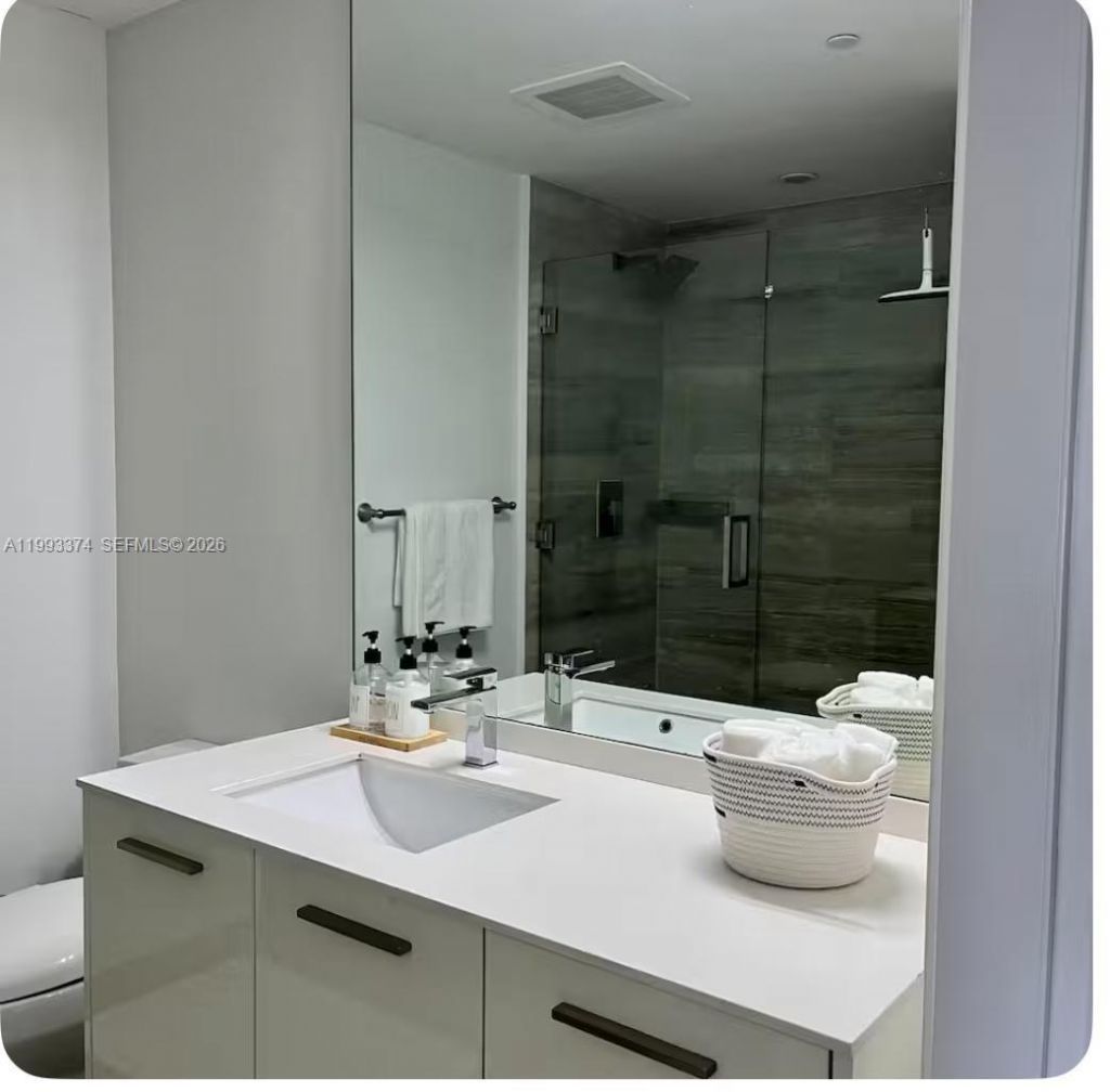 1300 Brickell Bay Dr, Unit 1806, Miami, FL 33131 Photo