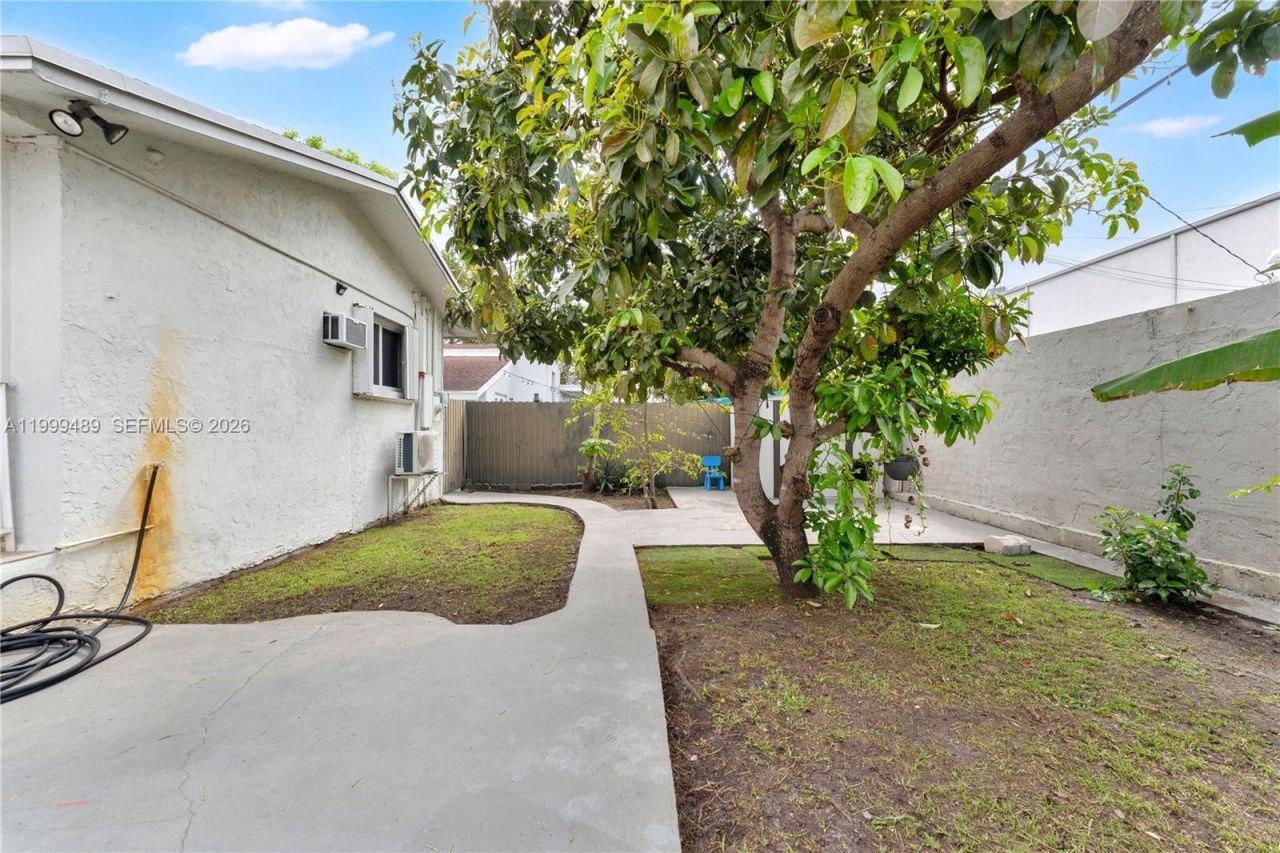 4310 SW 7th St, Miami, FL 33134 Photo