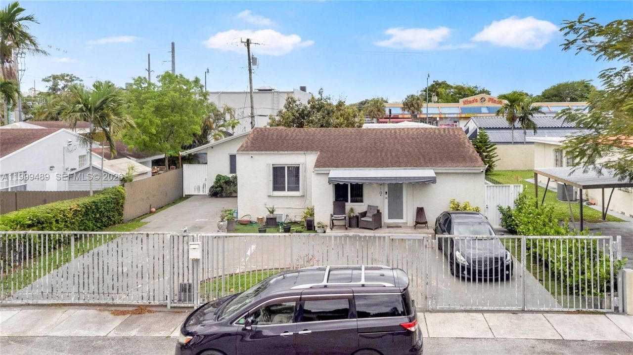 4310 SW 7th St, Miami, FL 33134 Photo