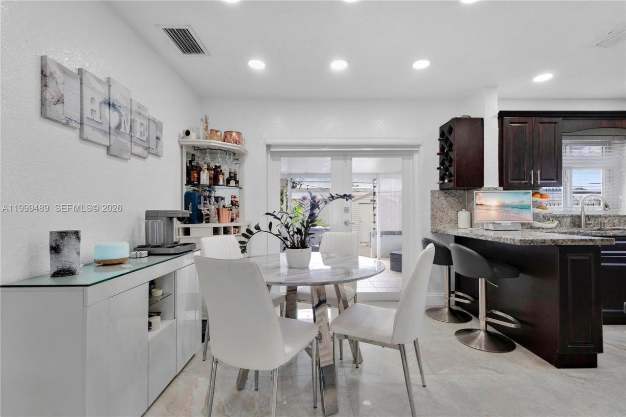 4310 SW 7th St, Miami, FL 33134 Photo