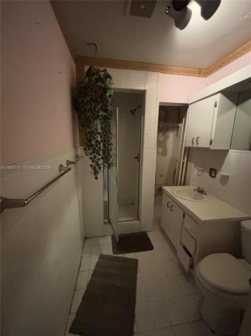 1733 NW 40th St, Miami, FL 33142 Photo