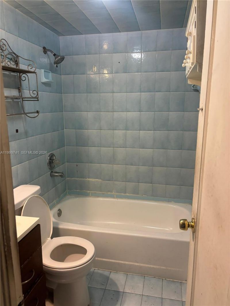 1733 NW 40th St, Miami, FL 33142 Photo