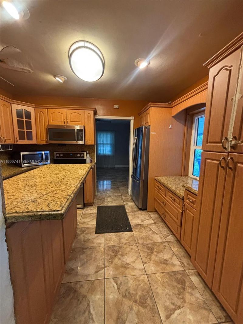 1733 NW 40th St, Miami, FL 33142 Photo