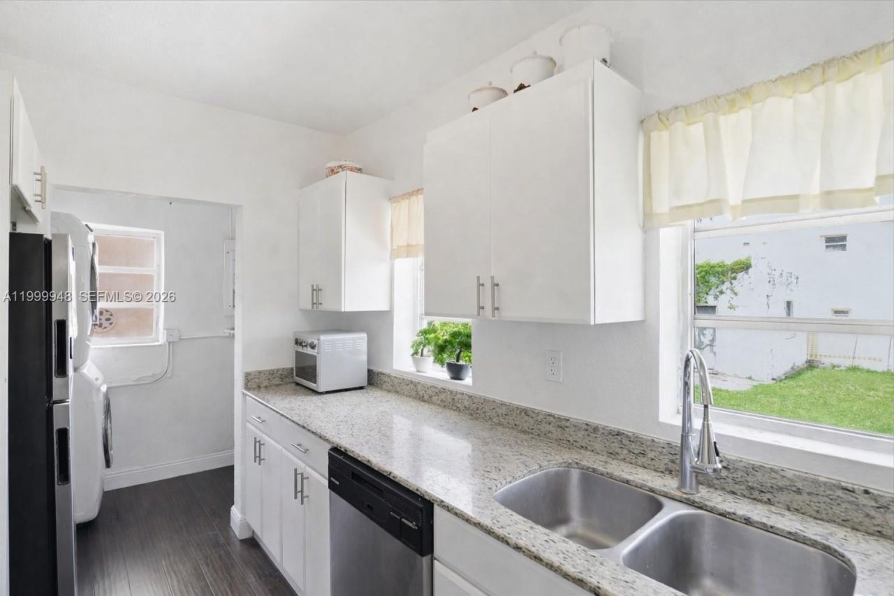 3645 SW 25th Ter, Miami, FL 33133 Photo