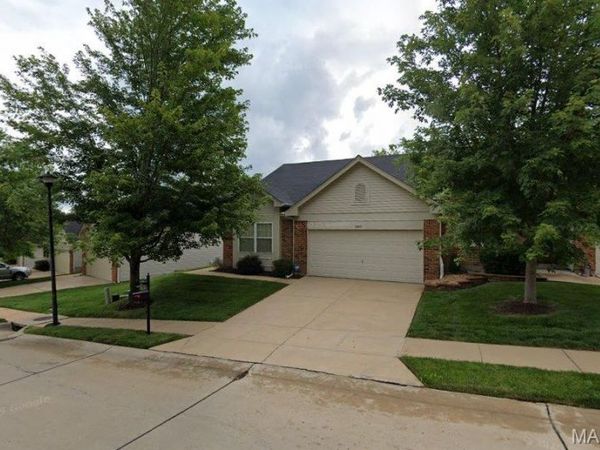 7250 Tournament Dr Drive, Oakville, MO 63129