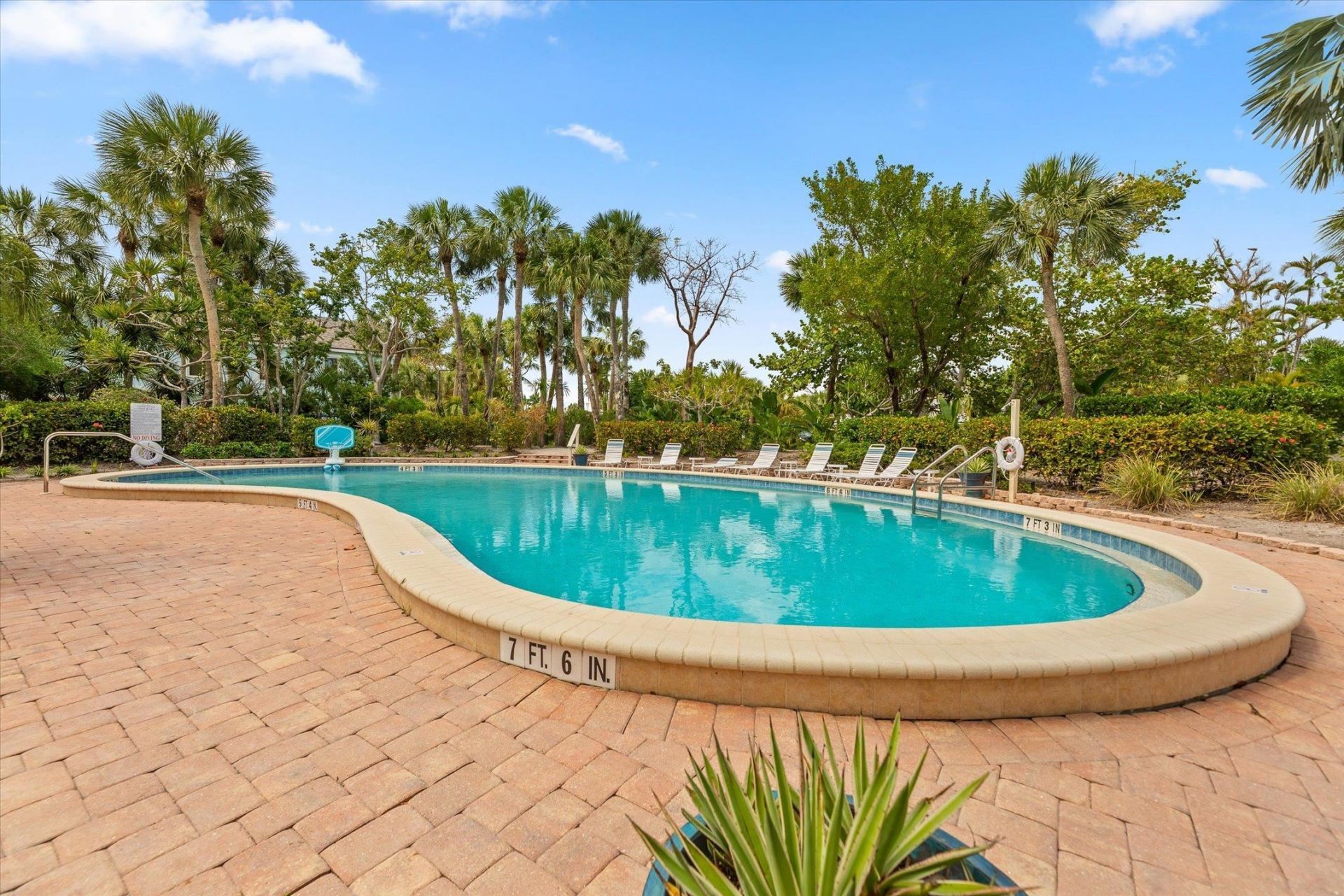 5304 Ladyfinger Lake Rd, Sanibel, FL 33957 Photo