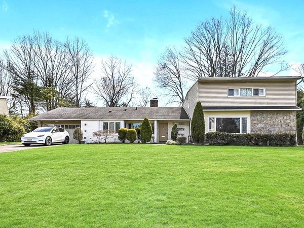 5 Fieldstone Lane, Great Neck, NY 11020