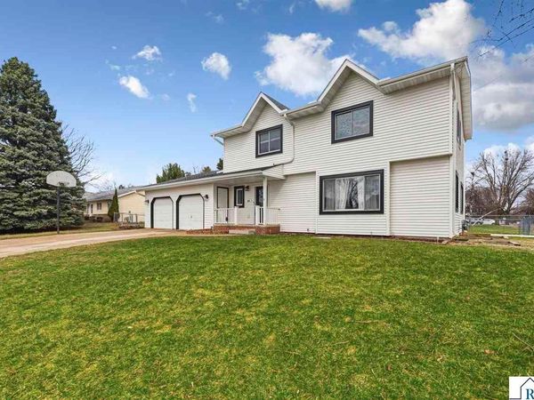 229 Wadsworth Drive, Mankato, MN 56001