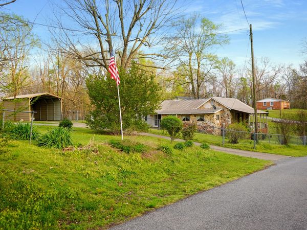 430 Spring St , Erin, TN 37061