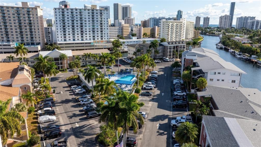 470 Paradise Isle Boulevard, Unit 105, Hallandale Beach, FL 33009 Photo