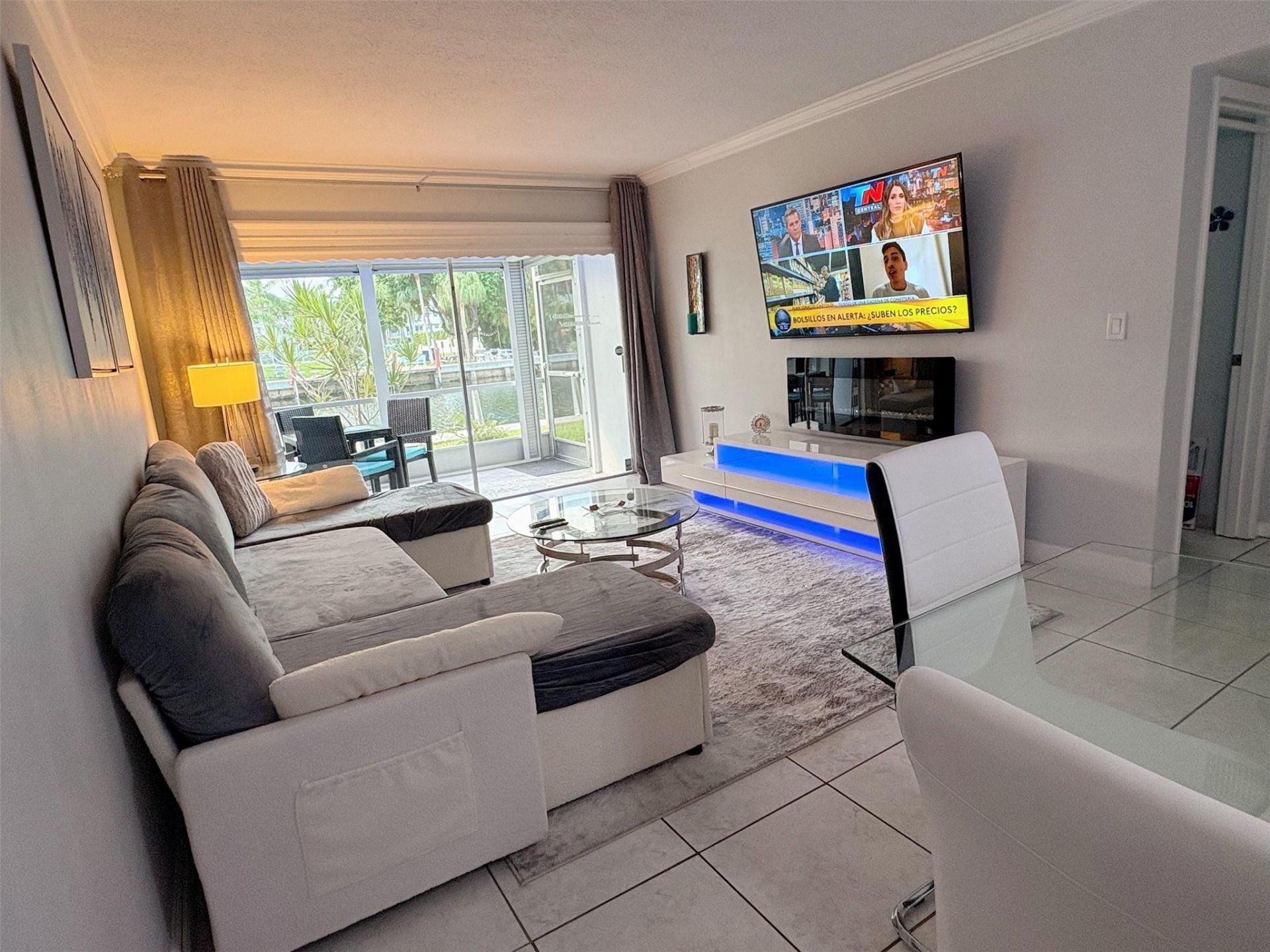 470 Paradise Isle Boulevard, Unit 105, Hallandale Beach, FL 33009 Photo