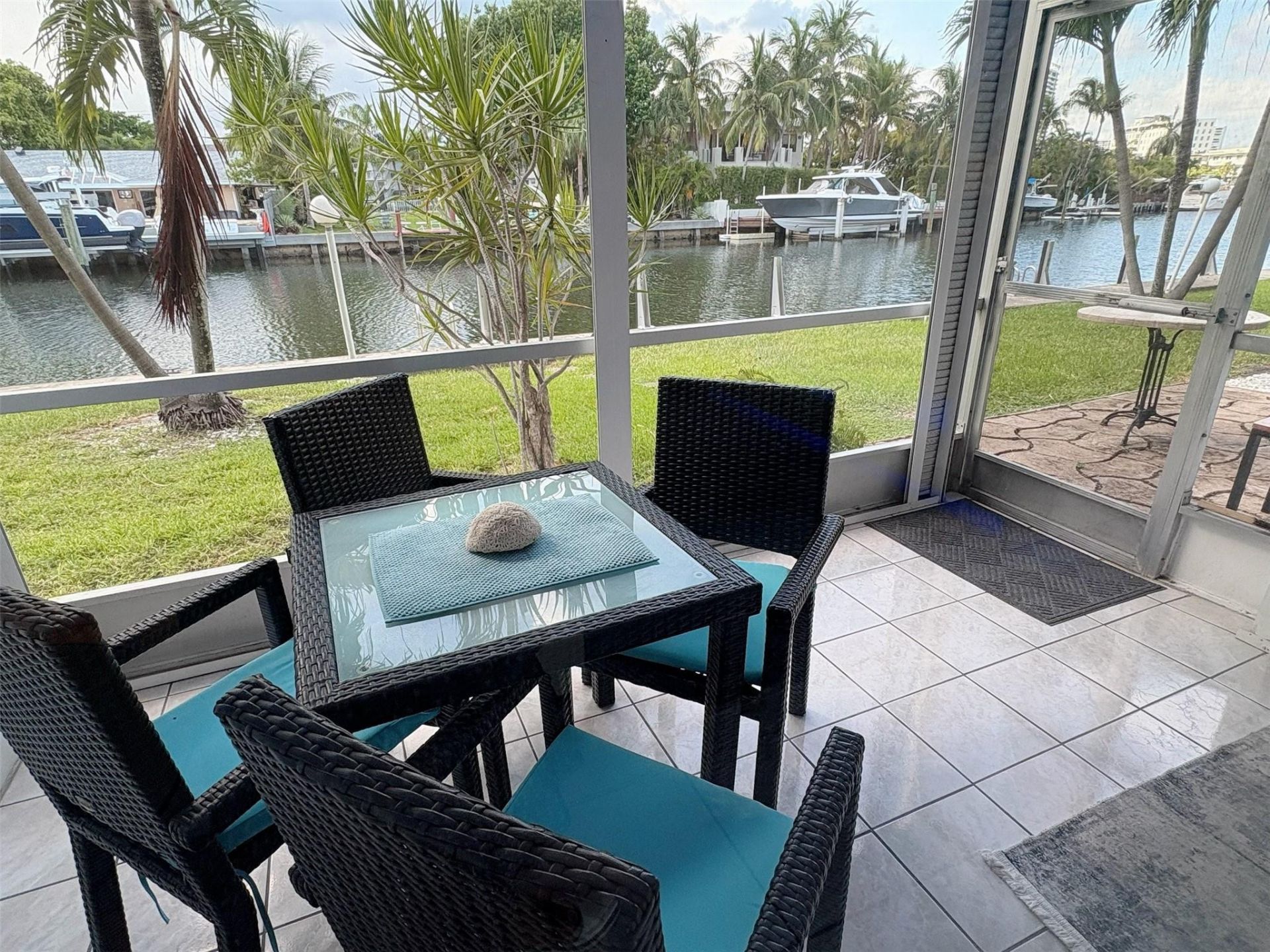 470 Paradise Isle Boulevard, Unit 105, Hallandale Beach, FL 33009 Photo