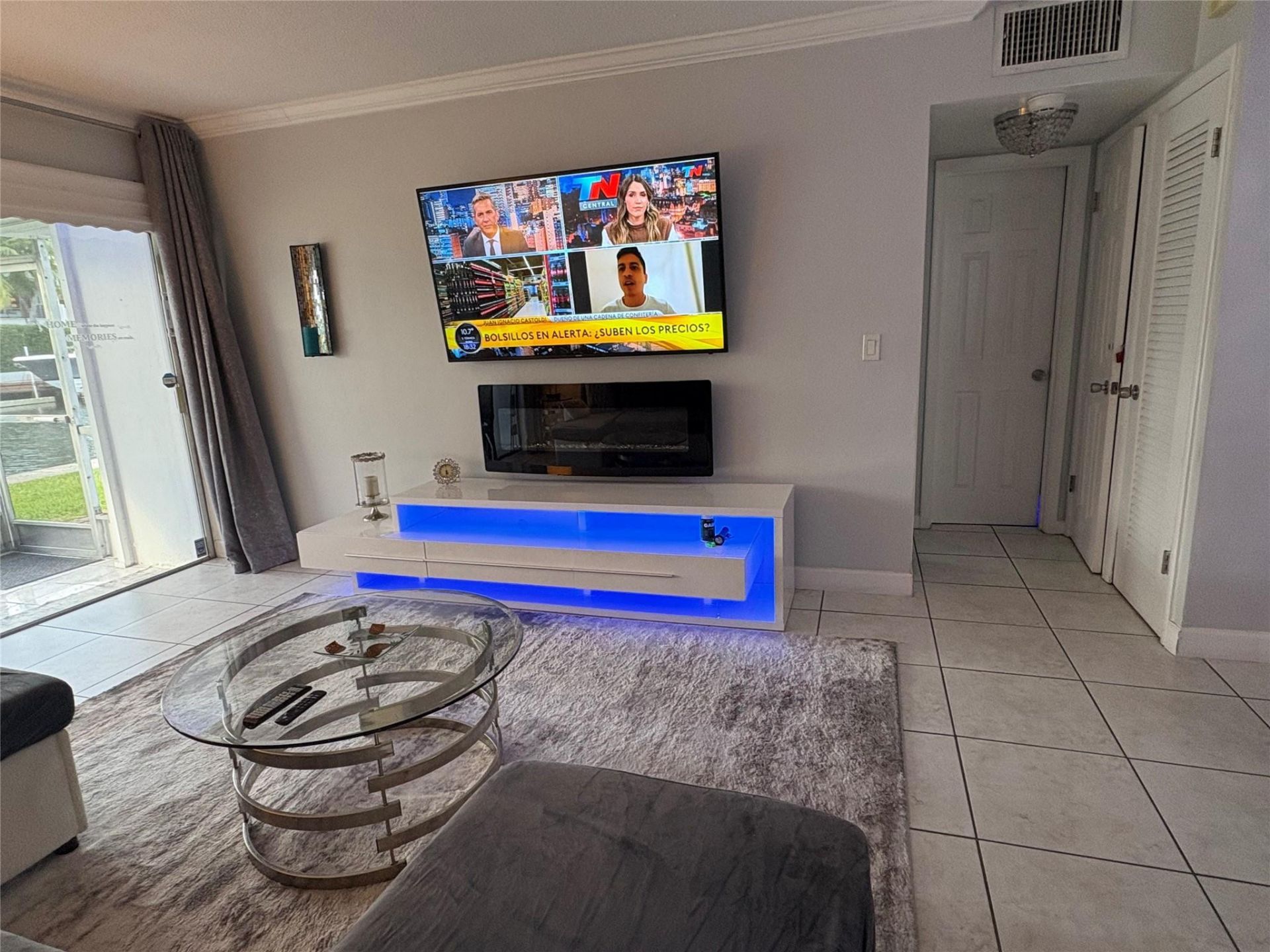 470 Paradise Isle Boulevard, Unit 105, Hallandale Beach, FL 33009 Photo