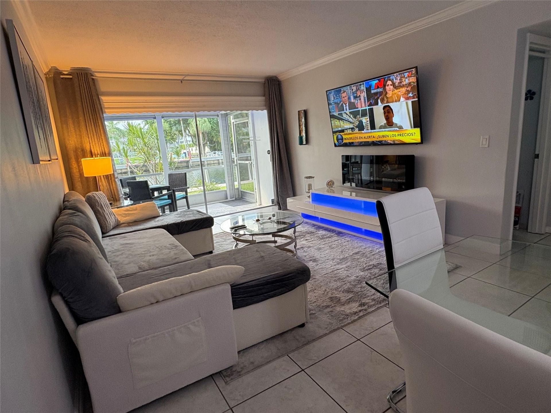 470 Paradise Isle Boulevard, Unit 105, Hallandale Beach, FL 33009 Photo