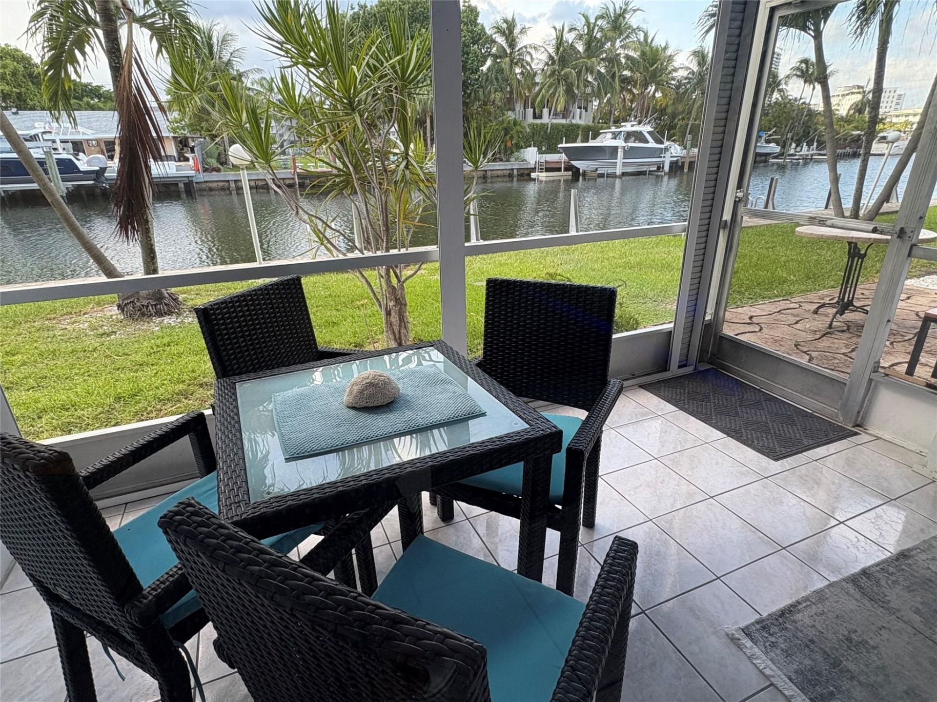 470 Paradise Isle Boulevard, Unit 105, Hallandale Beach, FL 33009 Photo