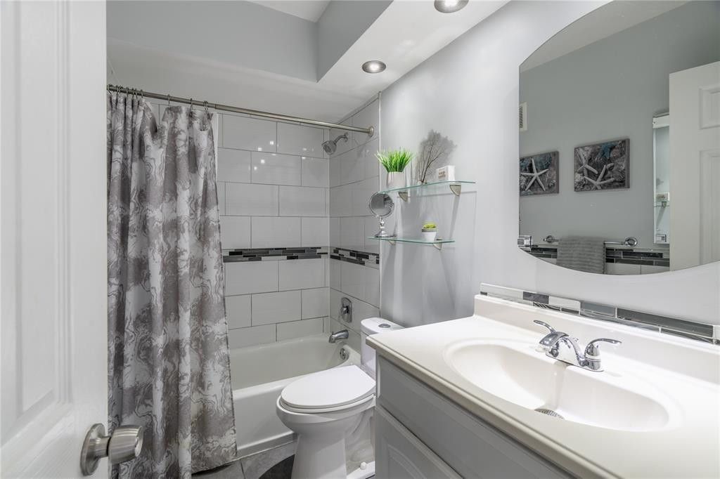 470 Paradise Isle Boulevard, Unit 105, Hallandale Beach, FL 33009 Photo