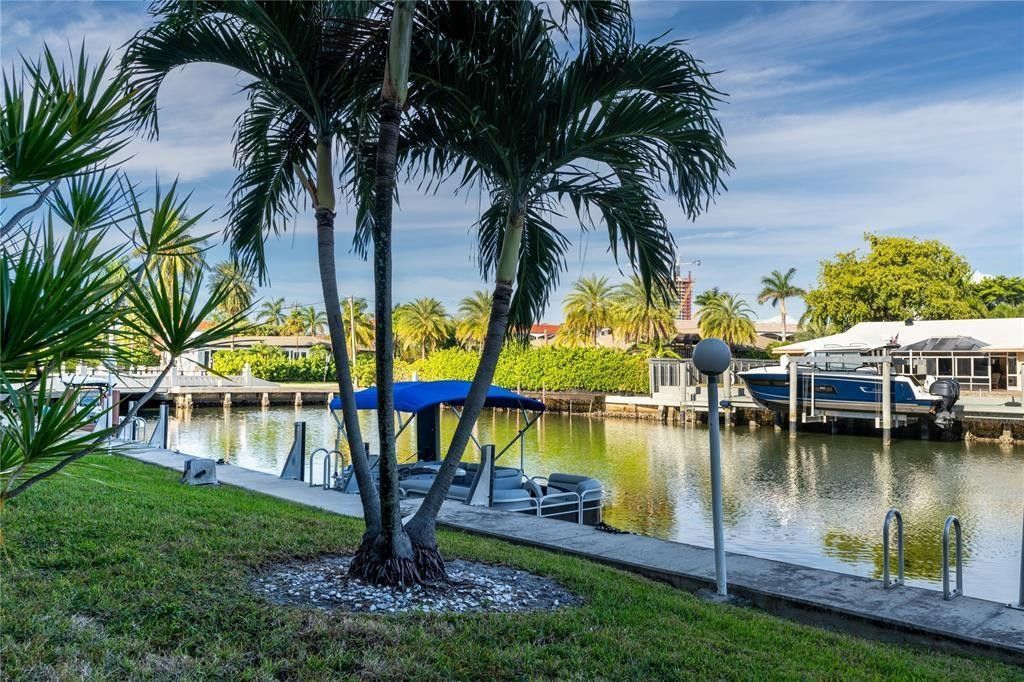 470 Paradise Isle Boulevard, Unit 105, Hallandale Beach, FL 33009 Photo