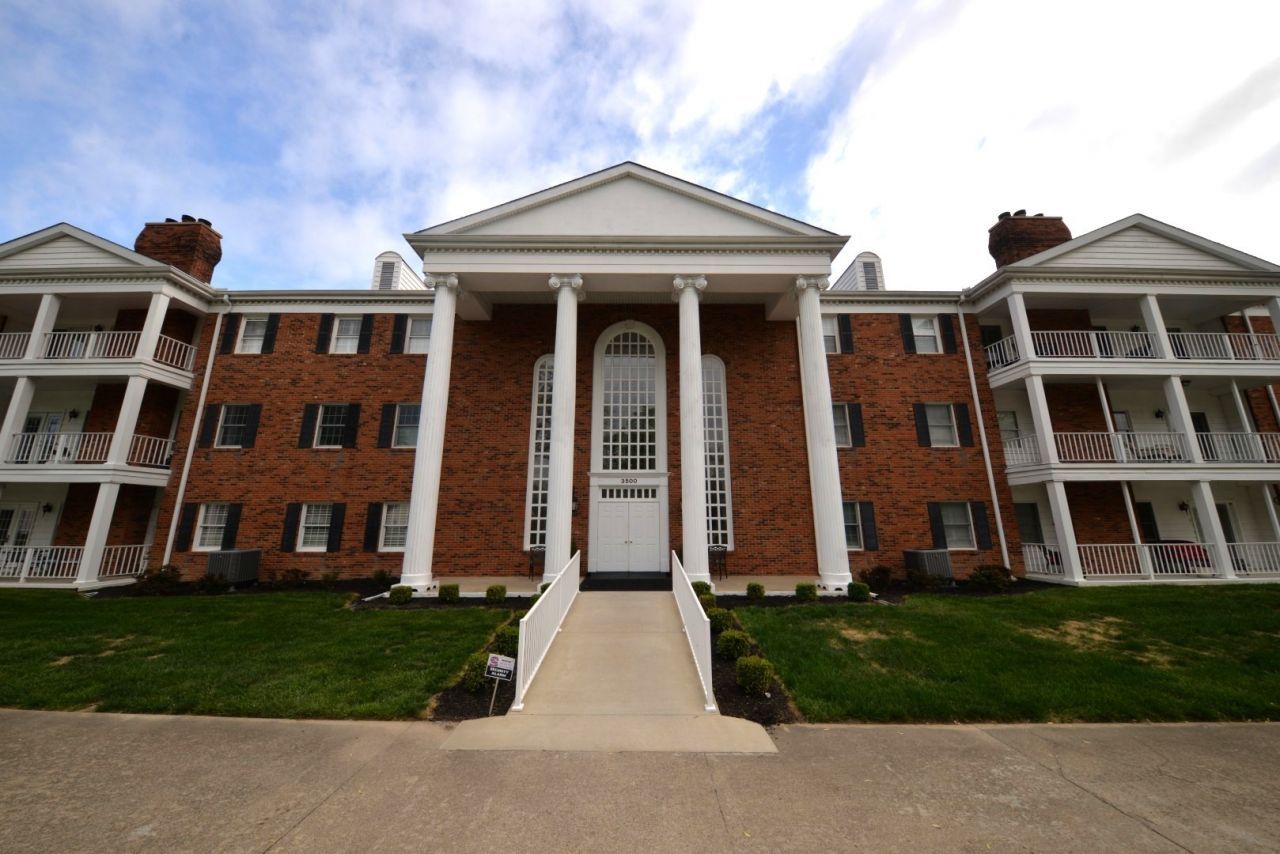 3500 Victoria Avenue, Unit 304, Mount Vernon, IL 62864 Main Photo