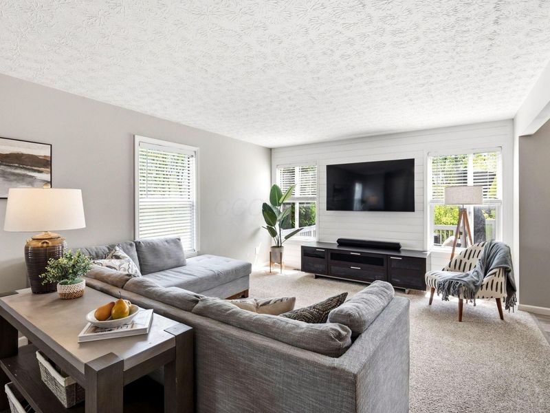 5264 Saddlebrook Drive, Columbus, OH 43221 Photo 2