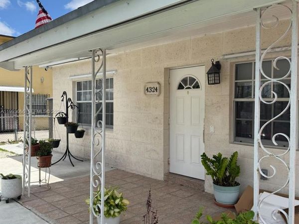 4326 NW 4th St , Miami, FL 33126