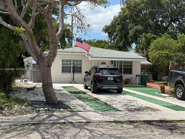 4326 NW 4th St , Miami, FL 33126