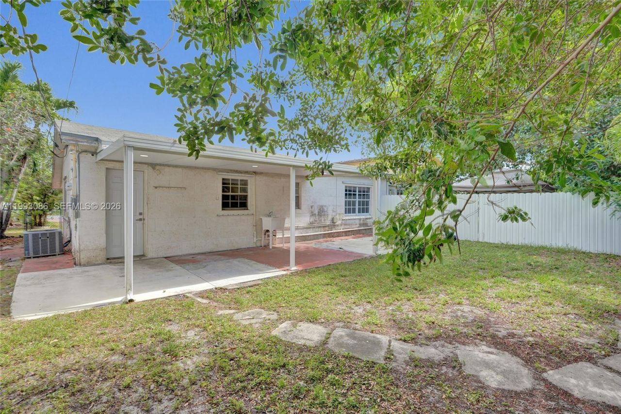 4326 NW 4th St, Miami, FL 33126 Photo