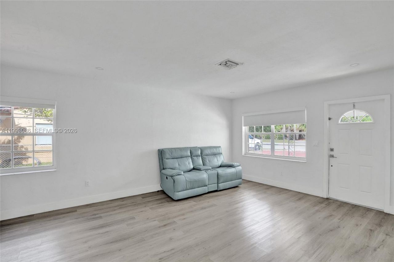 4326 NW 4th St, Miami, FL 33126 Photo