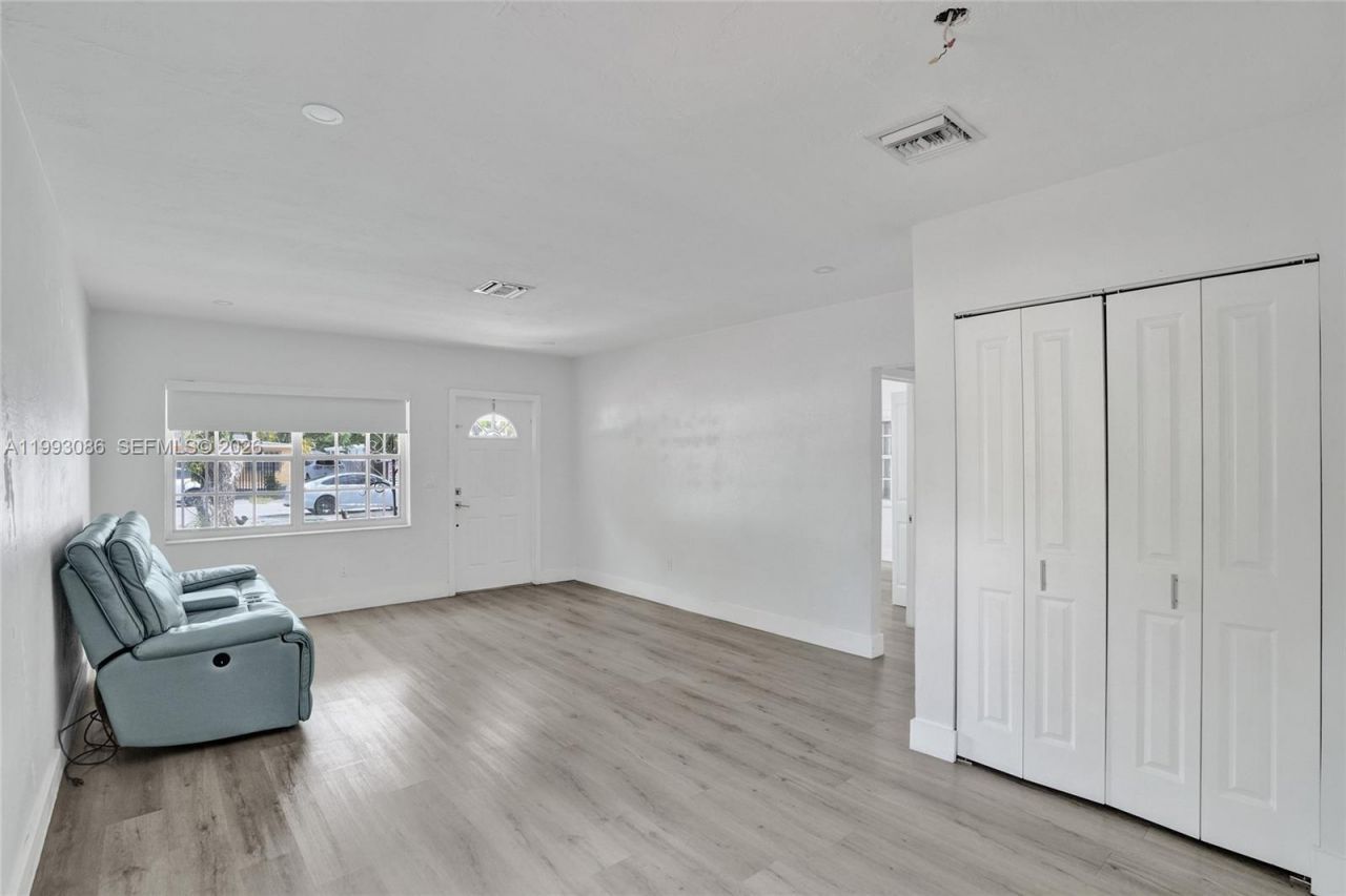 4326 NW 4th St, Miami, FL 33126 Photo