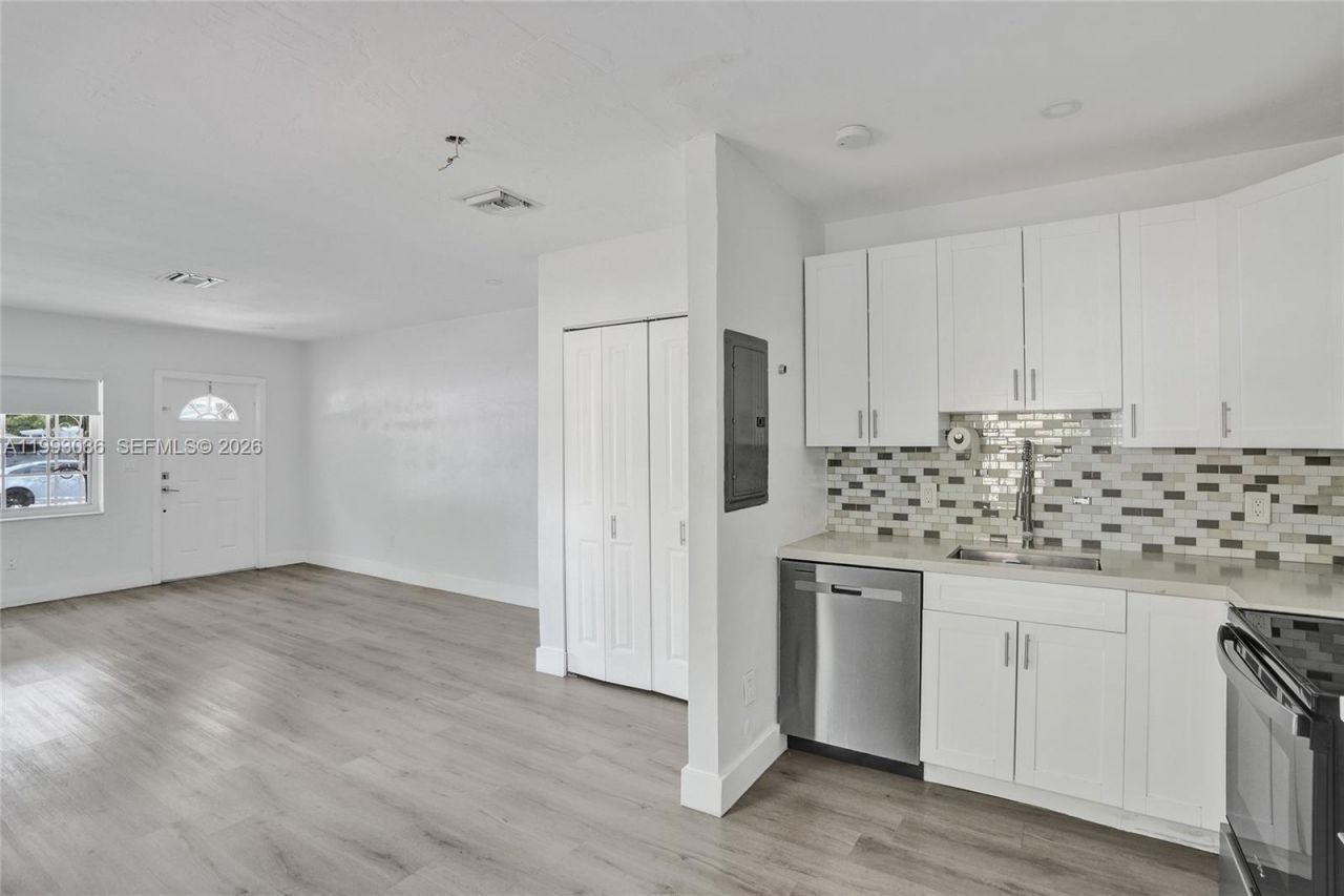 4326 NW 4th St, Miami, FL 33126 Photo