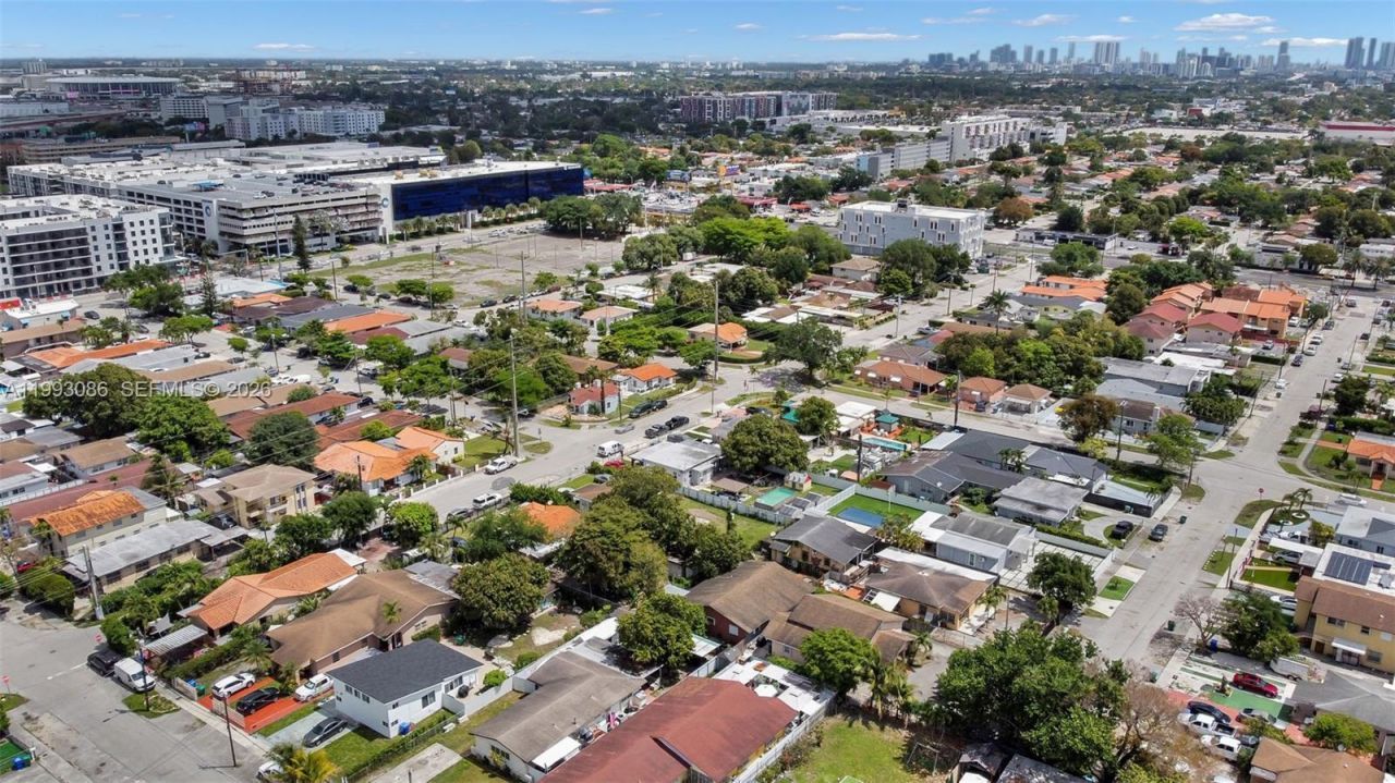 4326 NW 4th St , Miami, FL 33126 Photo