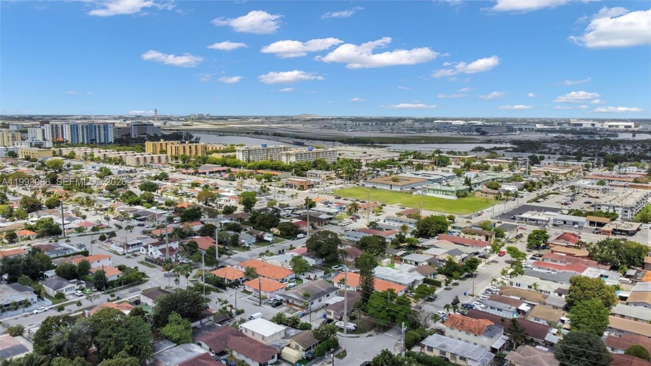 4326 NW 4th St , Miami, FL 33126 Photo