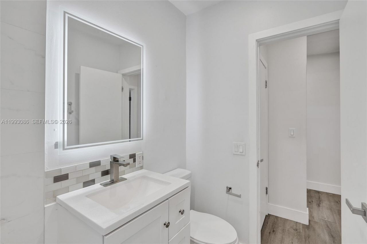 4326 NW 4th St, Miami, FL 33126 Photo